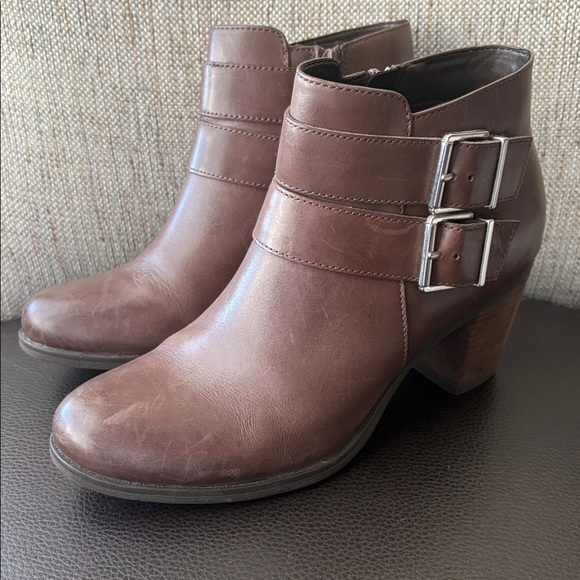 Clarks Brown Leather Ankle Booties with Buckle Straps - Picture 4 of 6